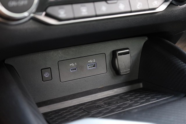 Nissan Altima Vehicle Image 15