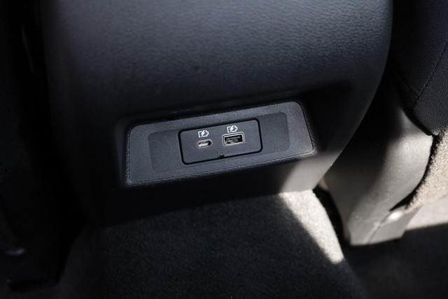 Nissan Altima Vehicle Image 21