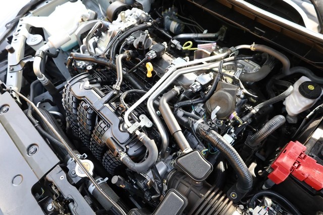 Nissan Altima Vehicle Image 25