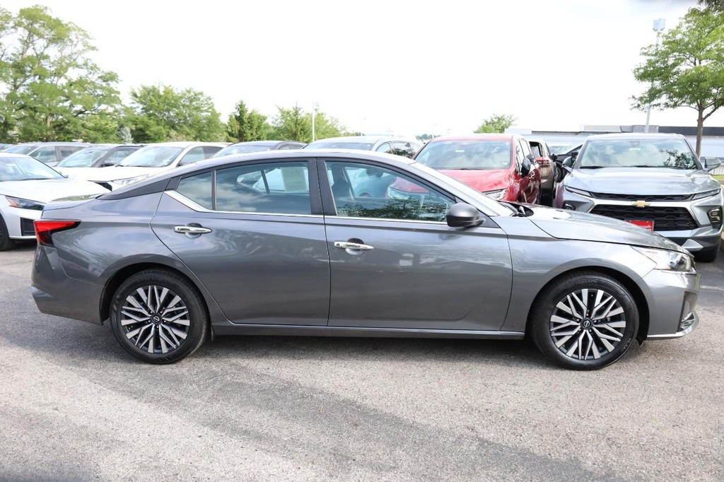 Nissan Altima Vehicle Image 06