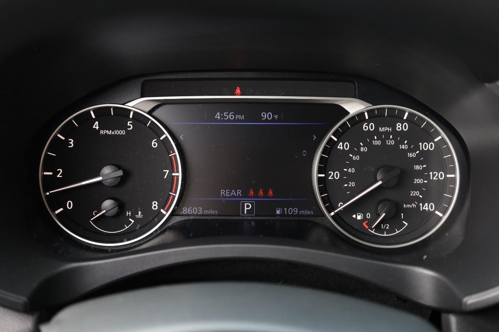 Nissan Altima Vehicle Image 11