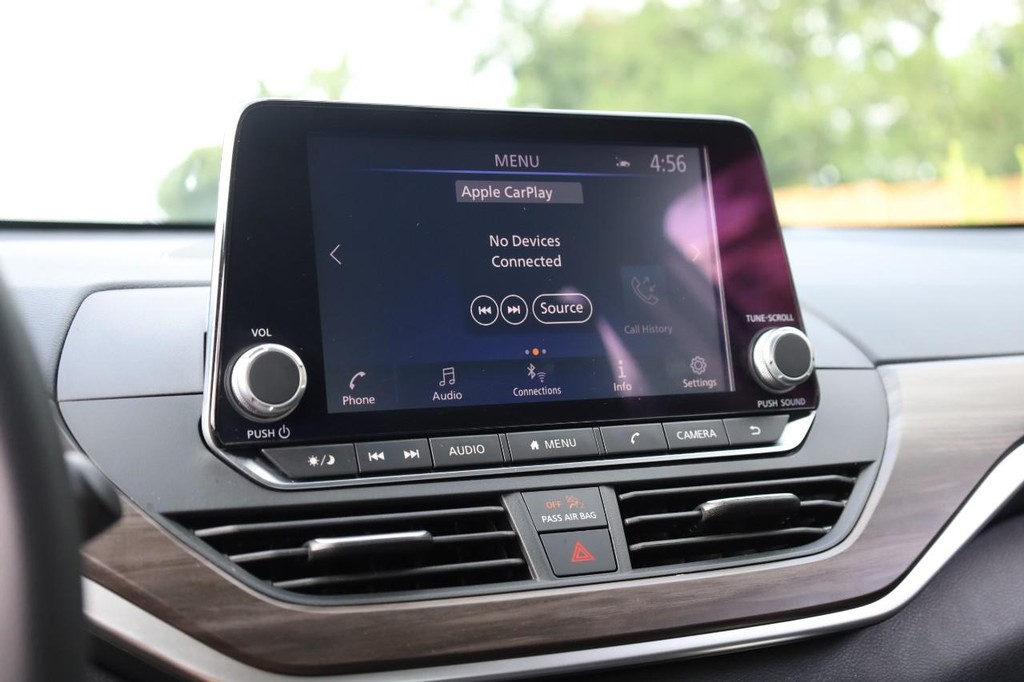 Nissan Altima Vehicle Image 12