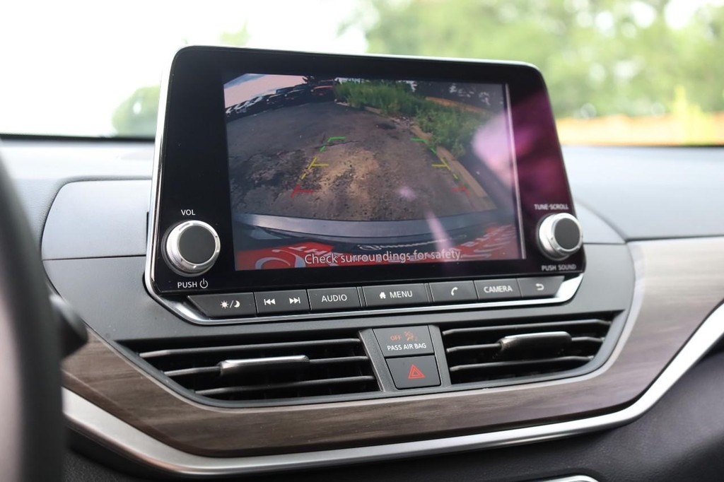 Nissan Altima Vehicle Image 13
