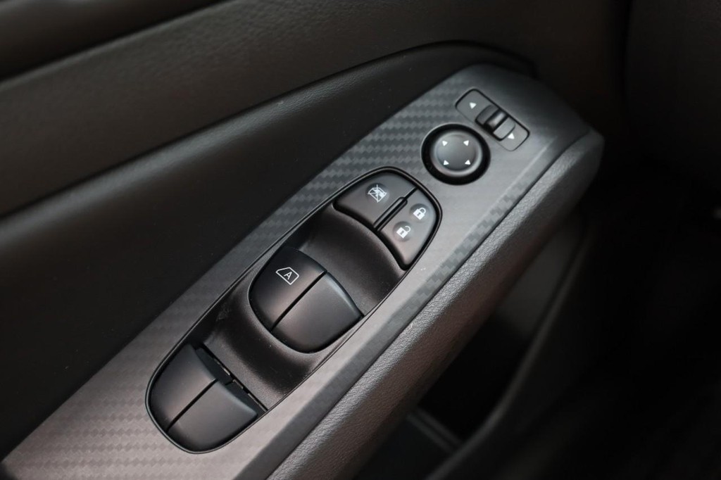 Nissan Altima Vehicle Image 18