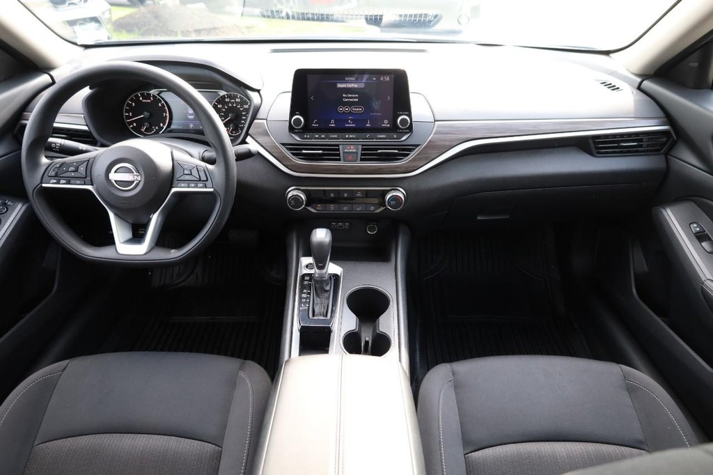 Nissan Altima Vehicle Image 21
