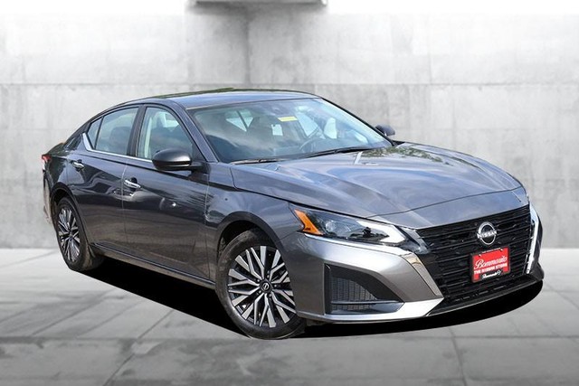 Nissan Altima Vehicle Image 02