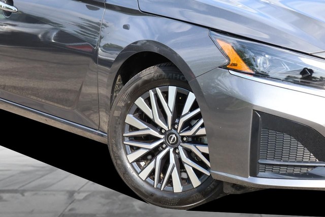 Nissan Altima Vehicle Image 03