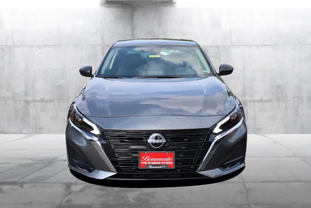 Nissan Altima Vehicle Image 04