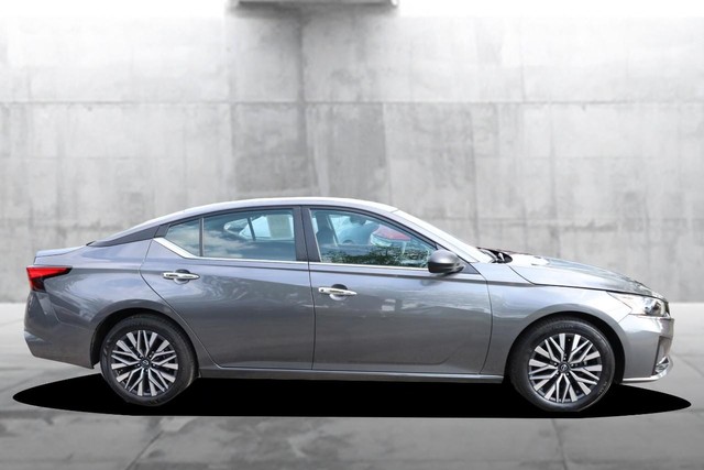 Nissan Altima Vehicle Image 05