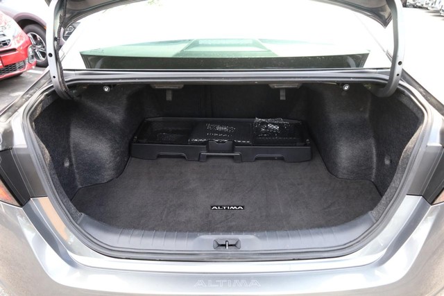 Nissan Altima Vehicle Image 07