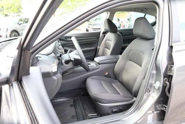Nissan Altima Vehicle Image 08