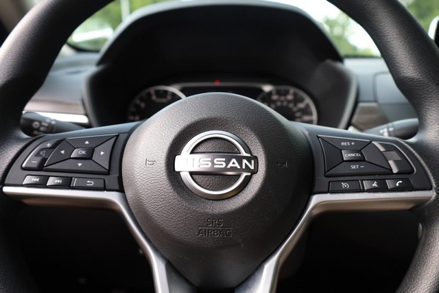 Nissan Altima Vehicle Image 09