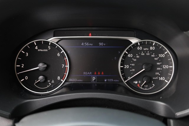 Nissan Altima Vehicle Image 10