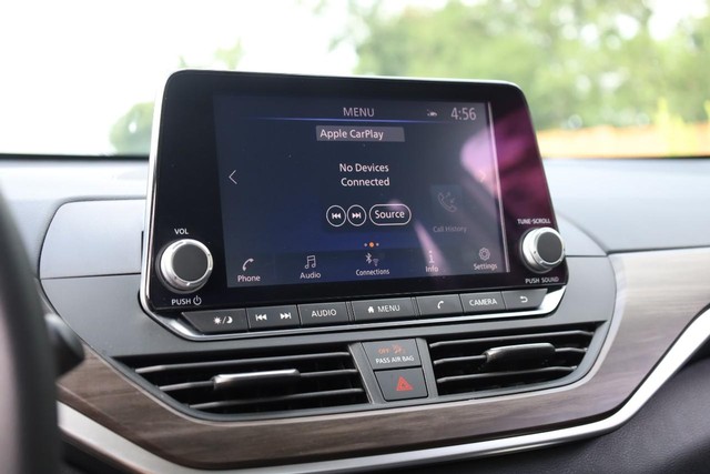 Nissan Altima Vehicle Image 11