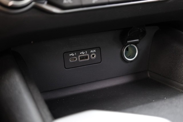 Nissan Altima Vehicle Image 14