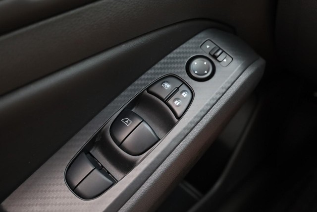 Nissan Altima Vehicle Image 17