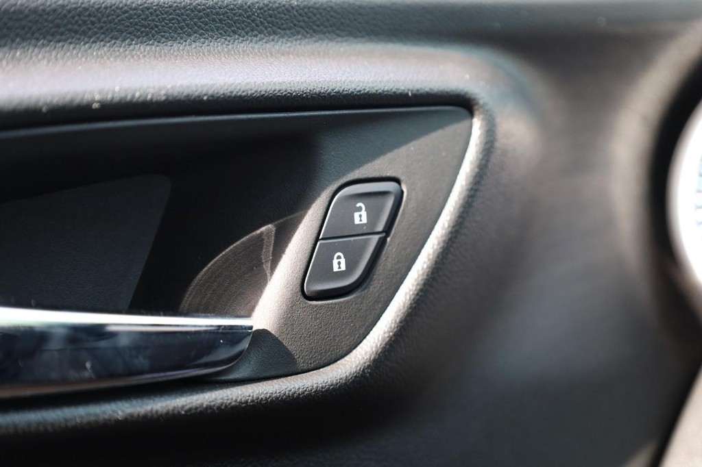 Chevrolet Trax Vehicle Image 18