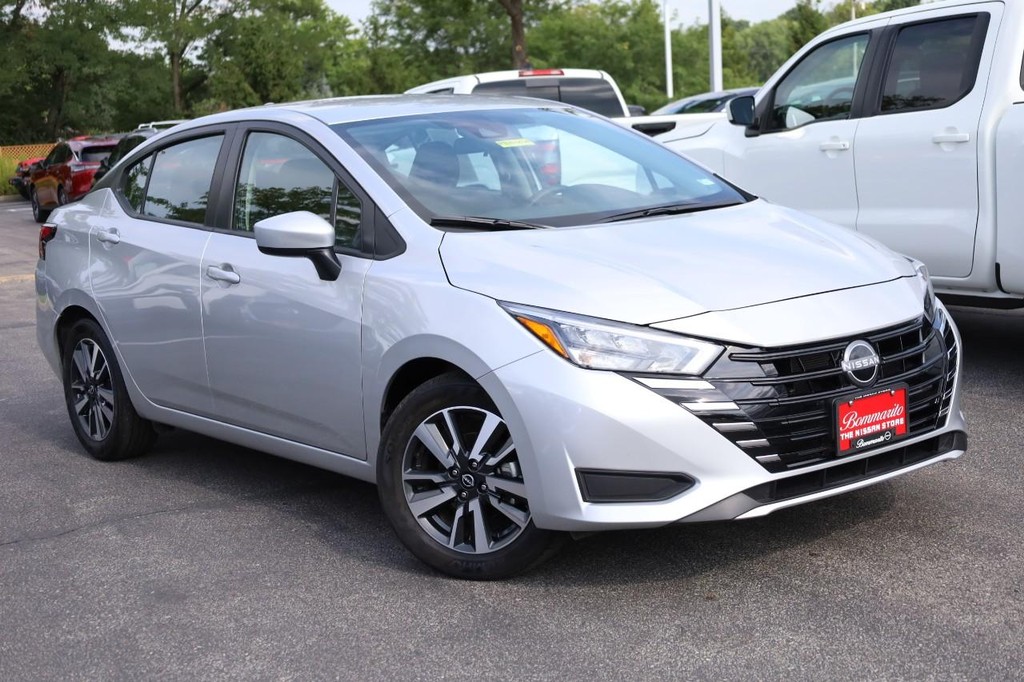 Nissan Versa Vehicle Image 02