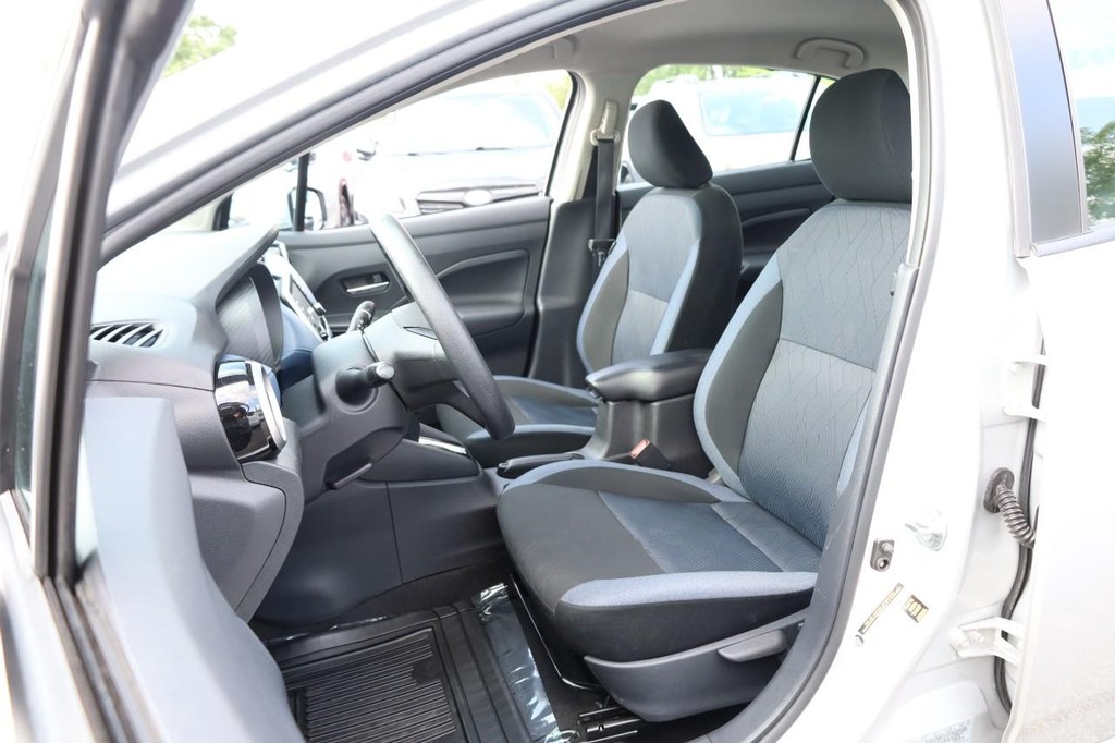 Nissan Versa Vehicle Image 08