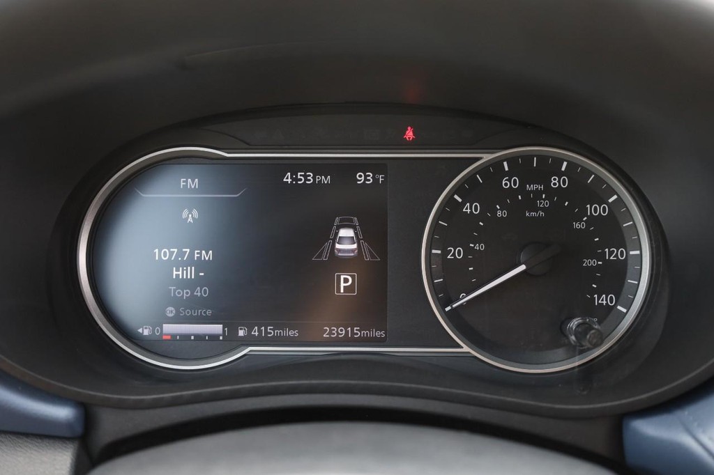 Nissan Versa Vehicle Image 10