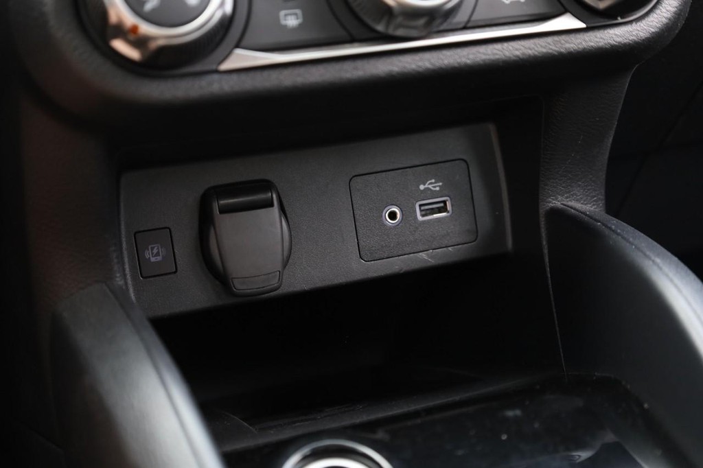 Nissan Versa Vehicle Image 14