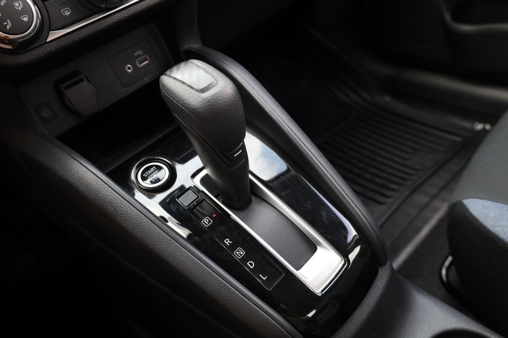Nissan Versa Vehicle Image 15