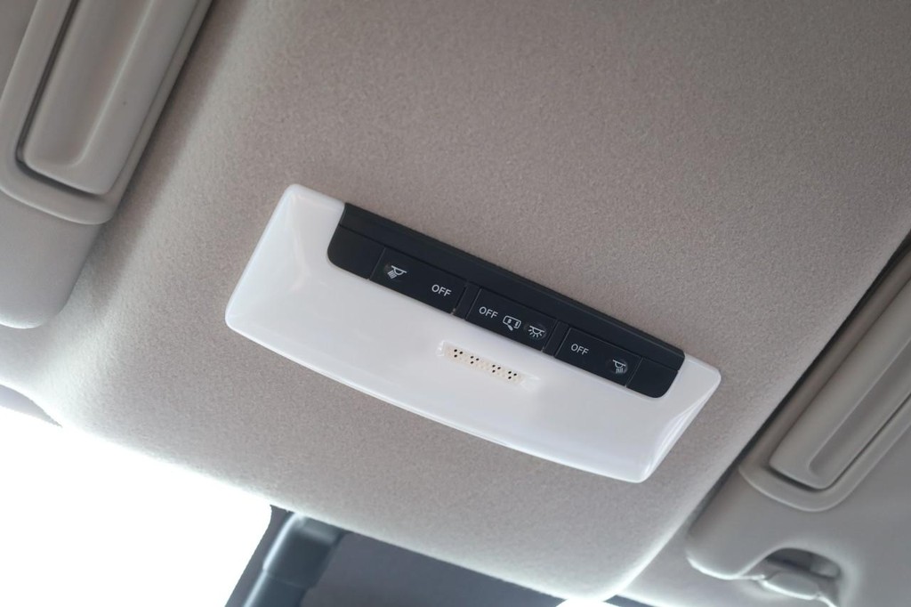 Nissan Versa Vehicle Image 16