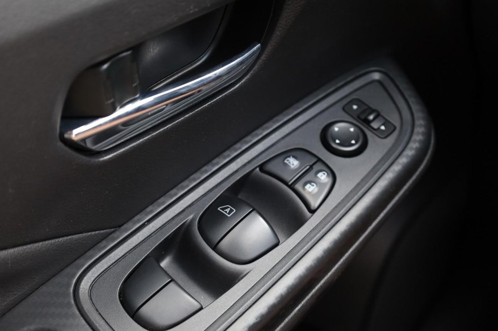 Nissan Versa Vehicle Image 17