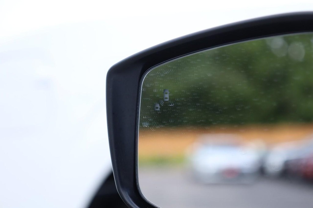 Nissan Versa Vehicle Image 18
