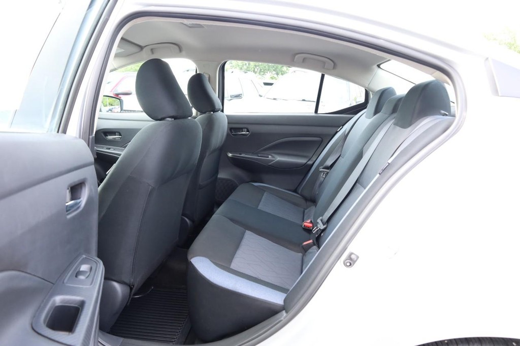 Nissan Versa Vehicle Image 19
