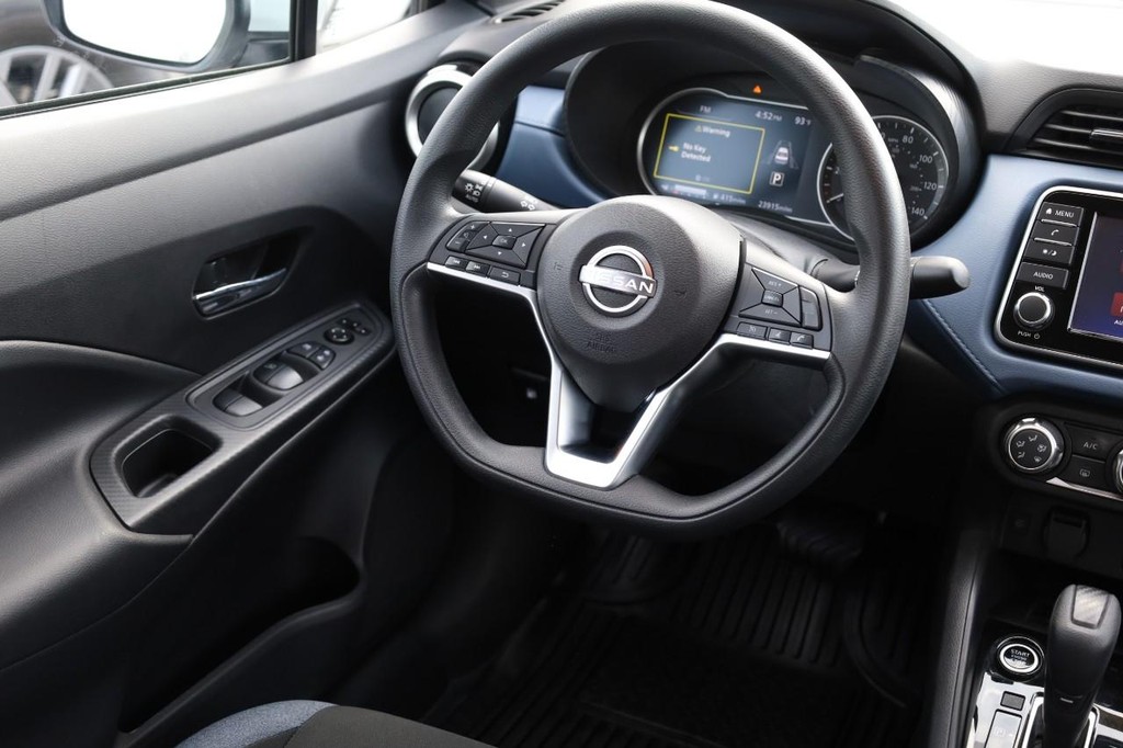 Nissan Versa Vehicle Image 22