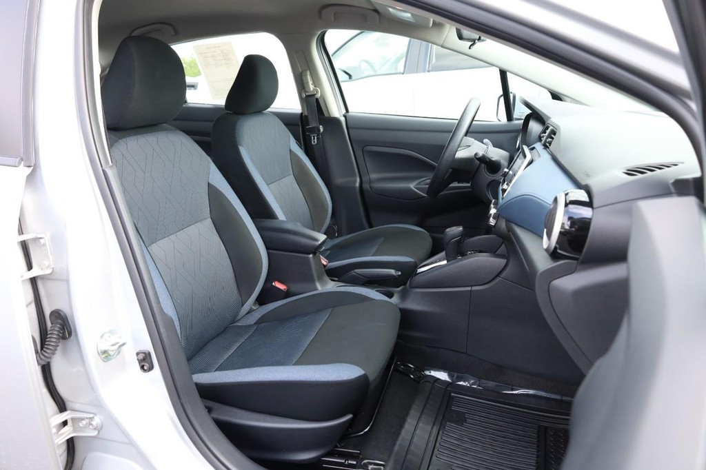 Nissan Versa Vehicle Image 23