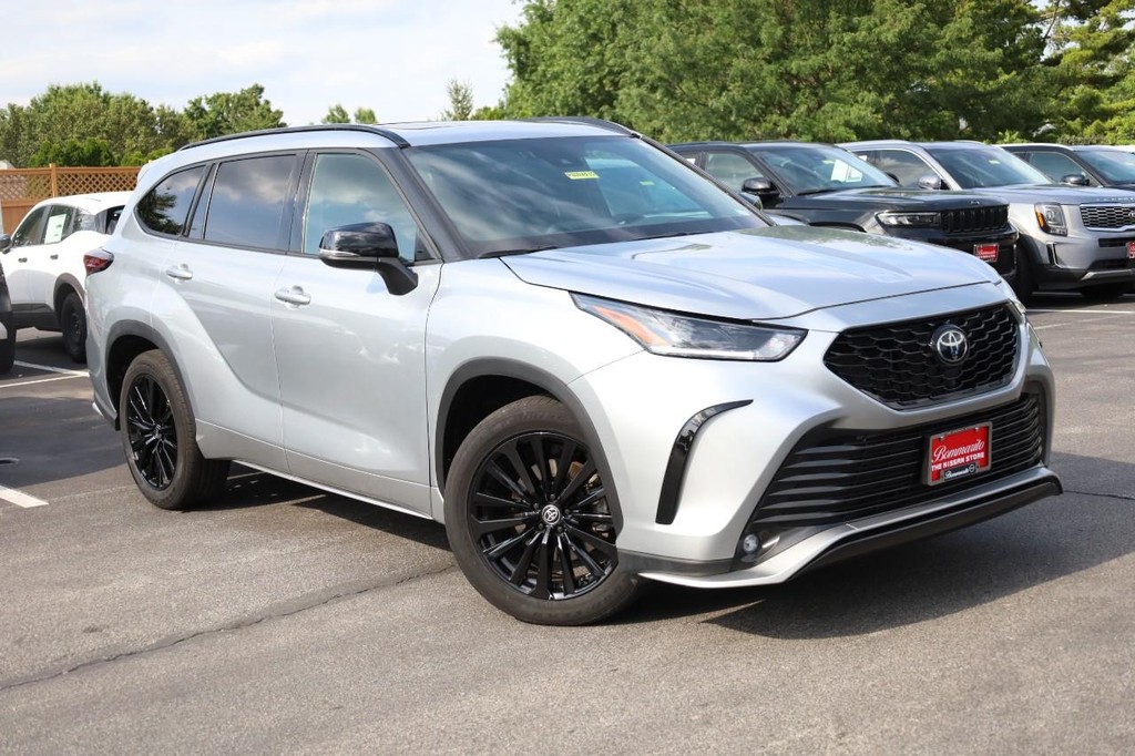 Toyota Highlander Vehicle Image 02
