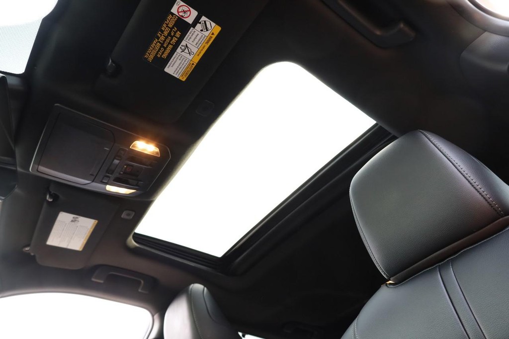 Toyota Highlander Vehicle Image 11