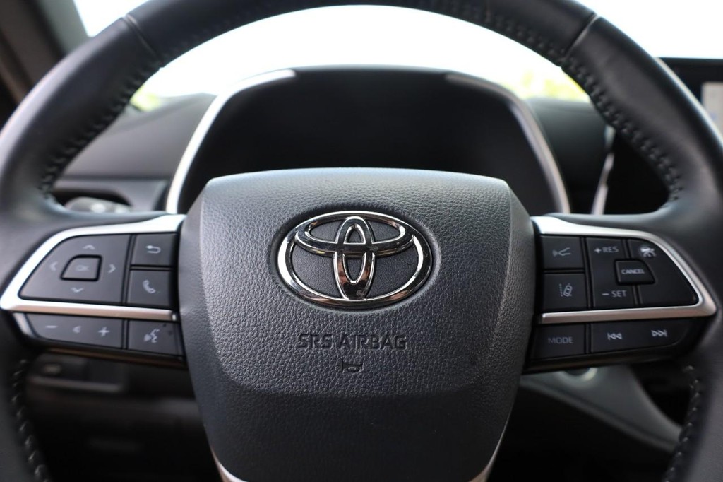 Toyota Highlander Vehicle Image 12