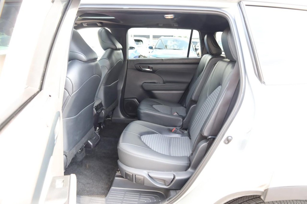 Toyota Highlander Vehicle Image 23