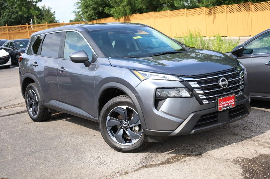 Nissan Rogue Vehicle Image 02