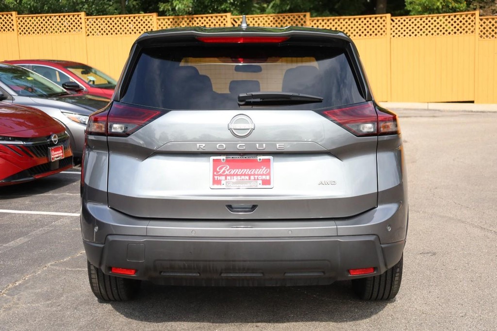 Nissan Rogue Vehicle Image 06