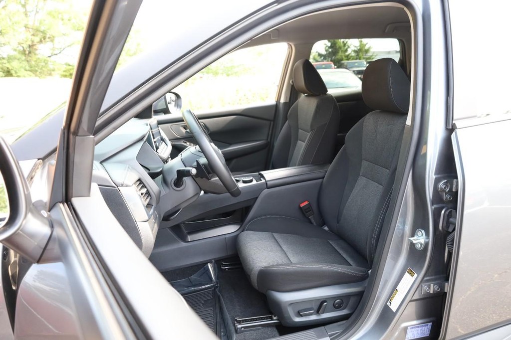 Nissan Rogue Vehicle Image 08