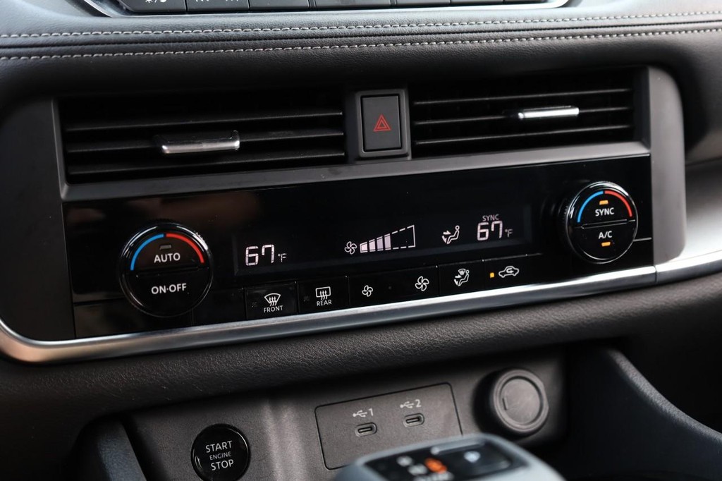 Nissan Rogue Vehicle Image 13