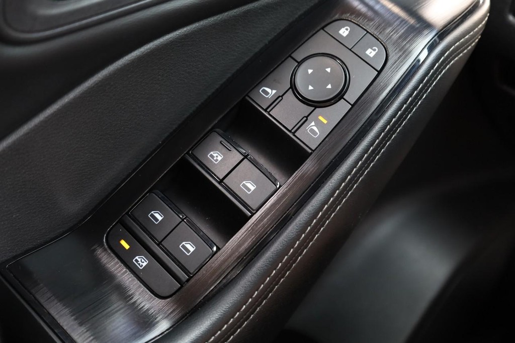 Nissan Rogue Vehicle Image 17