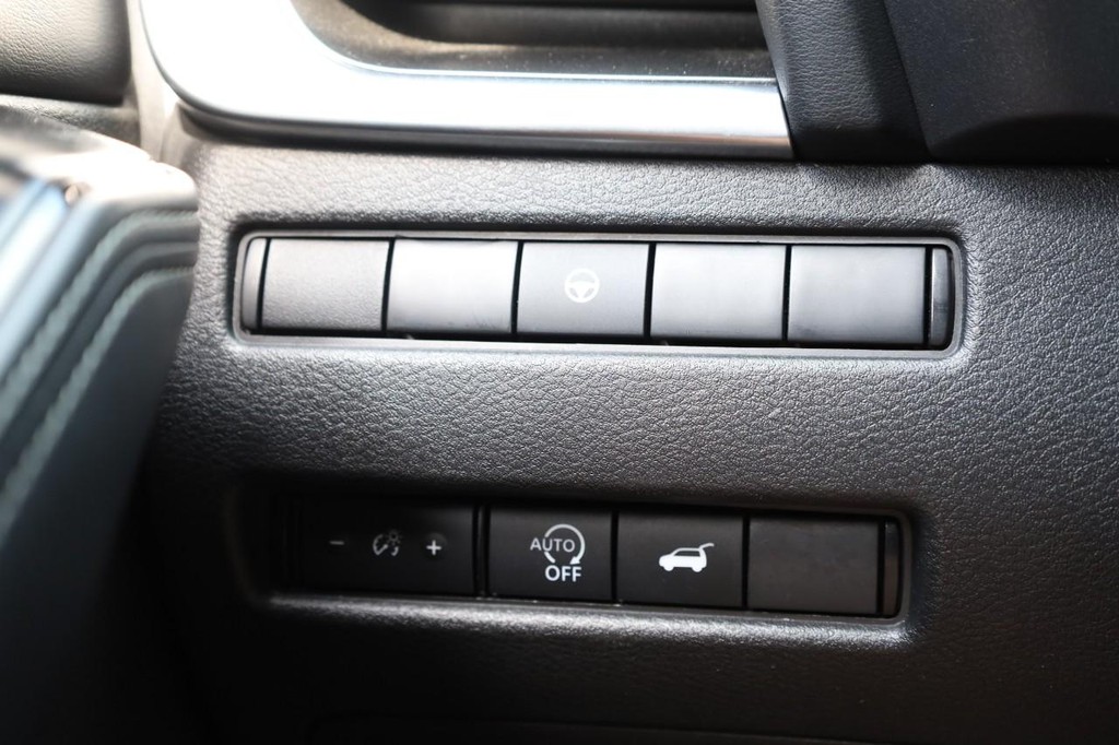 Nissan Rogue Vehicle Image 18