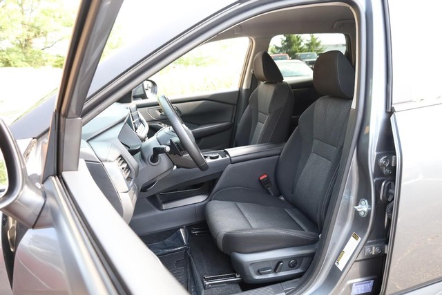 Nissan Rogue Vehicle Image 08