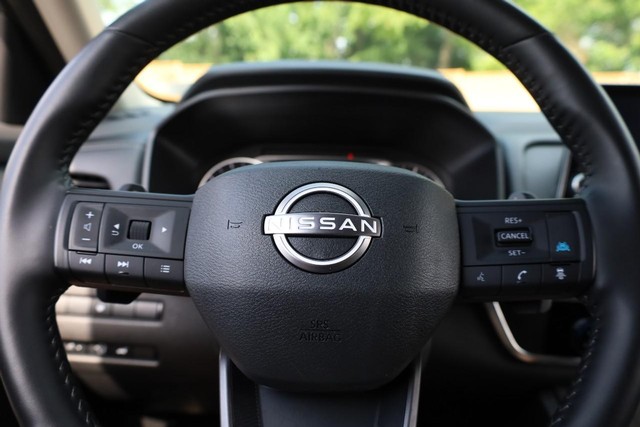 Nissan Rogue Vehicle Image 09