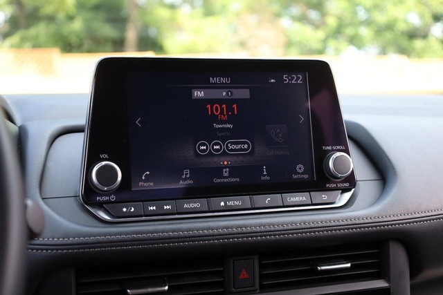 Nissan Rogue Vehicle Image 11