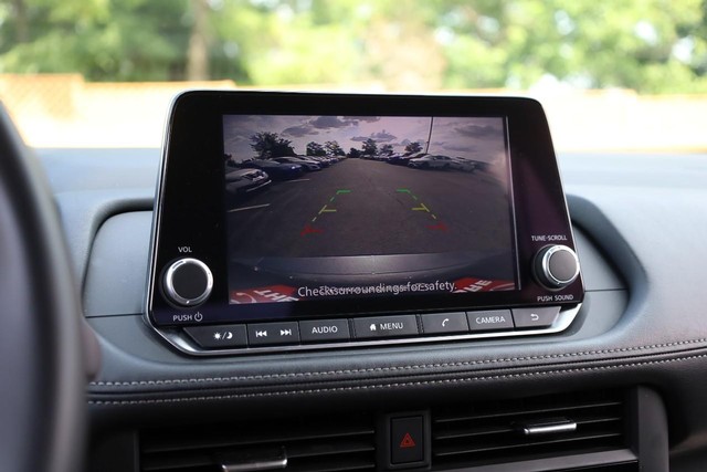 Nissan Rogue Vehicle Image 12
