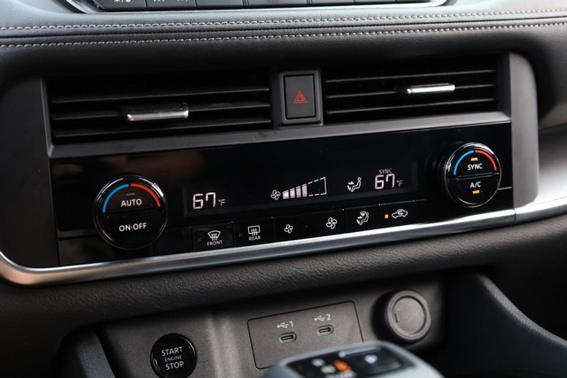 Nissan Rogue Vehicle Image 13