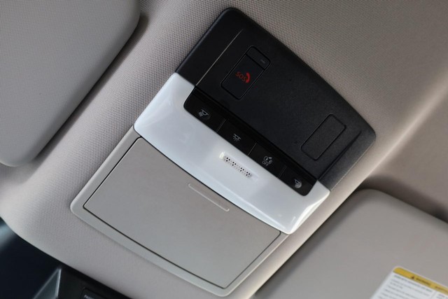 Nissan Rogue Vehicle Image 16