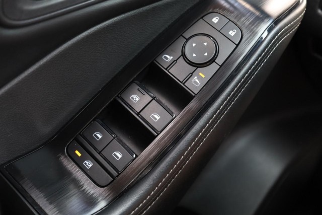 Nissan Rogue Vehicle Image 17