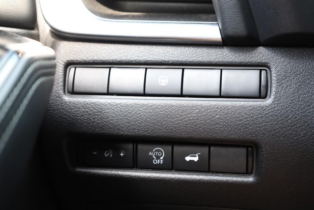 Nissan Rogue Vehicle Image 18